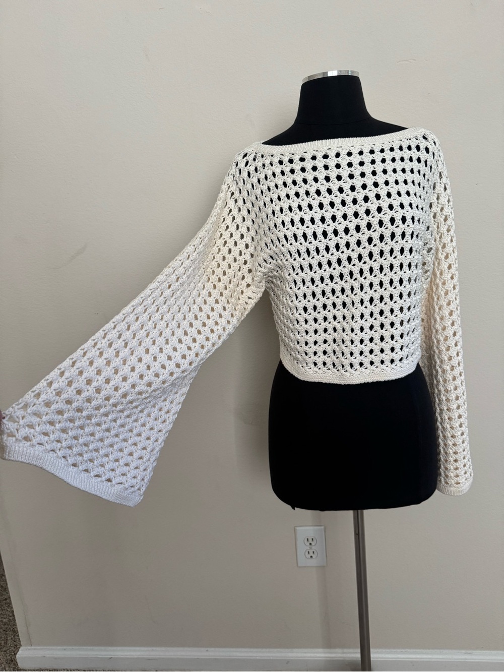 Banana Republic Cotton Crochet Style Cropped Sweater Size Small - Picture 2 of 9